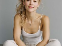 minimalist comfy fashion