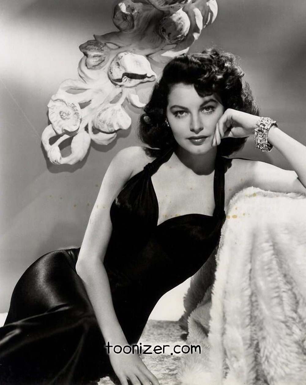 classical pin-up girl art,pin-up girl,pin-up girl tattoos,pin-up girls 1940s,pin-up girl art,pin-up girl hairstyles,pin-up girl clothing